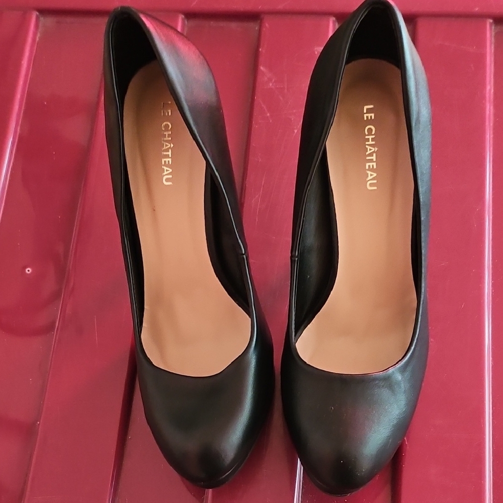Le Chateau Classic Black Heels